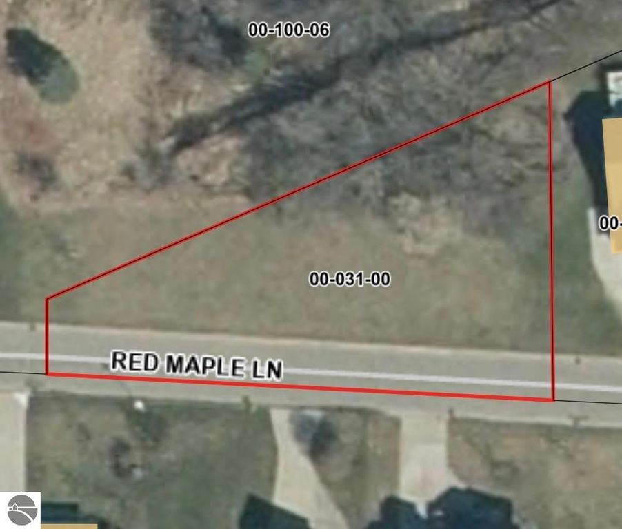 Image 7 of property listing at 307 Red Maple Lane, Shepherd, MI 48883