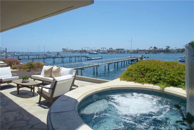2027 Bayside Drive, Corona Del Mar, CA 92625