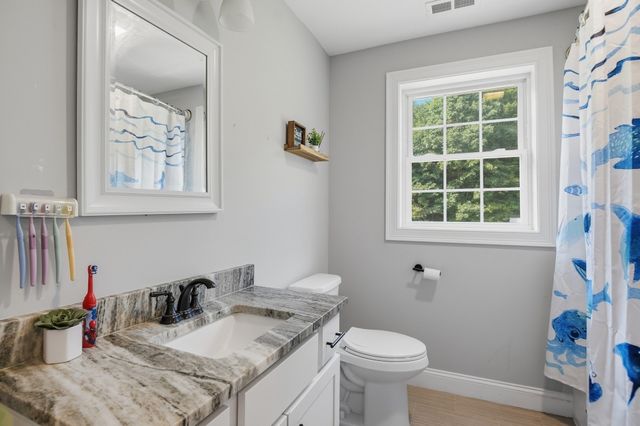 176 Oakham Road, Barre, MA 01005