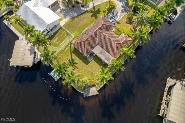 111 SW 49th TER, Cape Coral, FL 33914