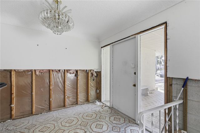 111 SW 49th TER, Cape Coral, FL 33914