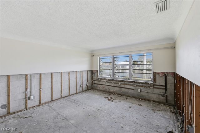 111 SW 49th TER, Cape Coral, FL 33914