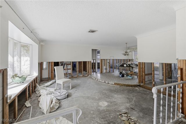 111 SW 49th TER, Cape Coral, FL 33914