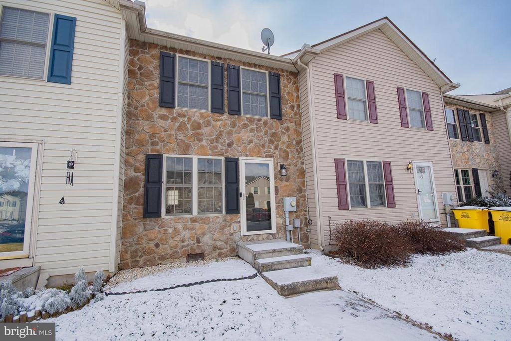 11 COLOSSIANS CT, Inwood, WV 25428