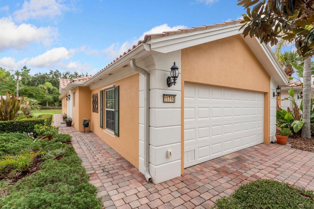 11740 ASTILBE DRIVE, Orlando, FL 32827