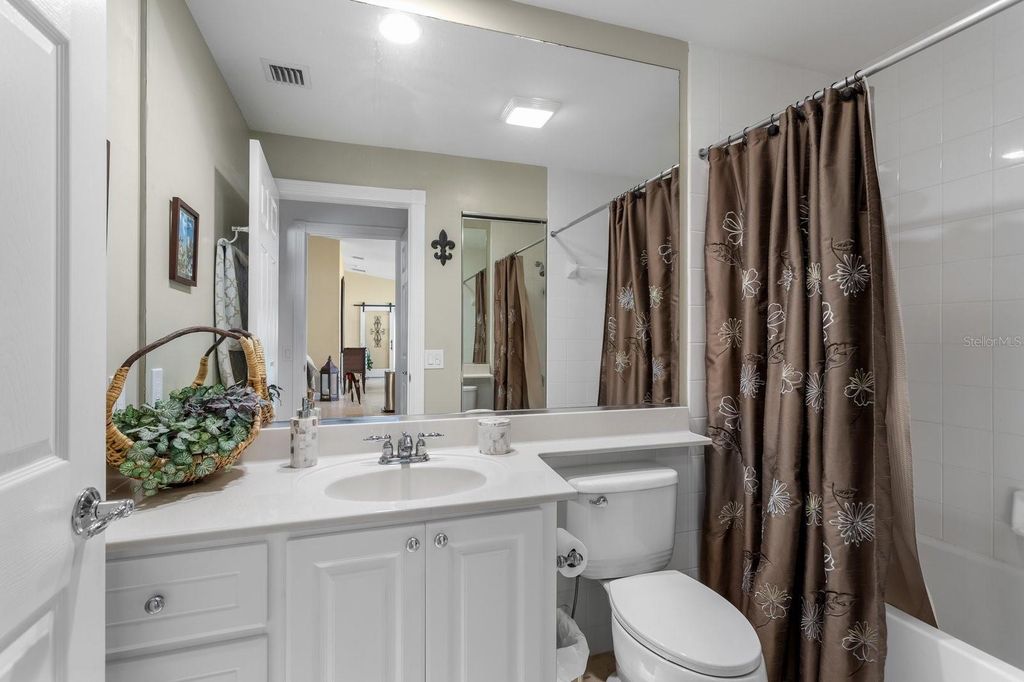 Image 22 of property listing at 11740 ASTILBE DRIVE, Orlando, FL 32827