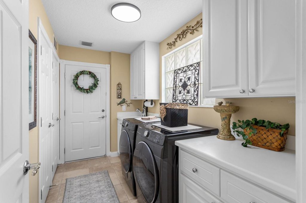 Image 23 of property listing at 11740 ASTILBE DRIVE, Orlando, FL 32827