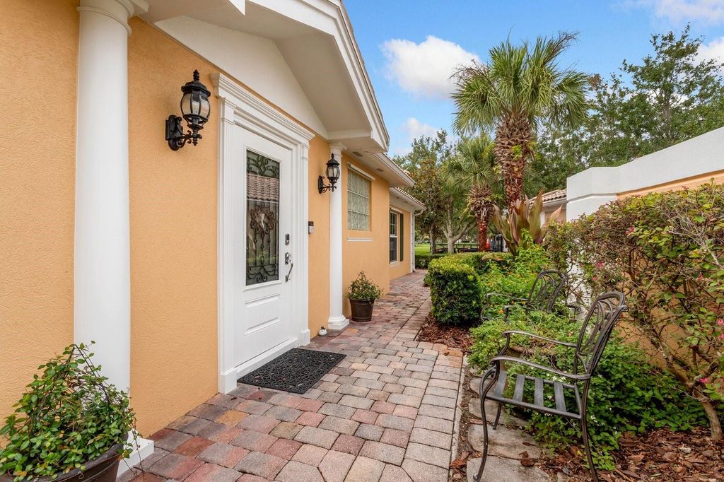 Image 4 of property listing at 11740 ASTILBE DRIVE, Orlando, FL 32827