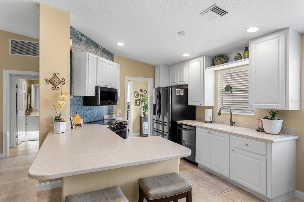 Image 7 of property listing at 11740 ASTILBE DRIVE, Orlando, FL 32827