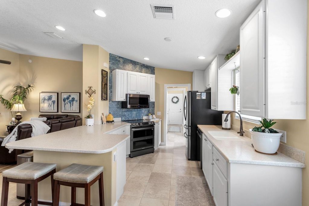 Image 8 of property listing at 11740 ASTILBE DRIVE, Orlando, FL 32827