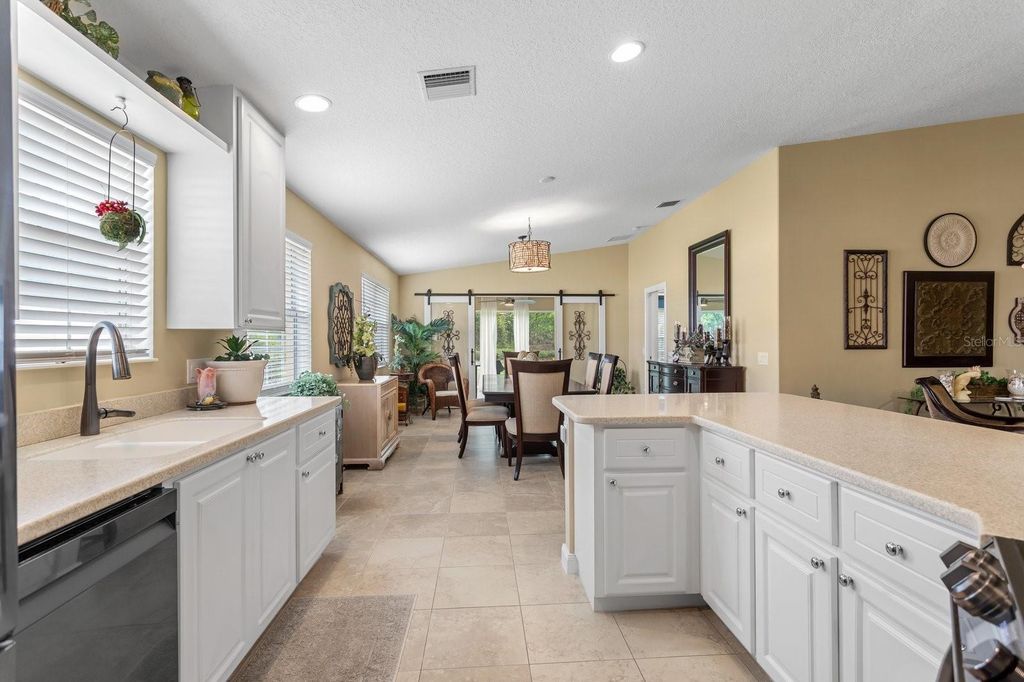 Image 9 of property listing at 11740 ASTILBE DRIVE, Orlando, FL 32827