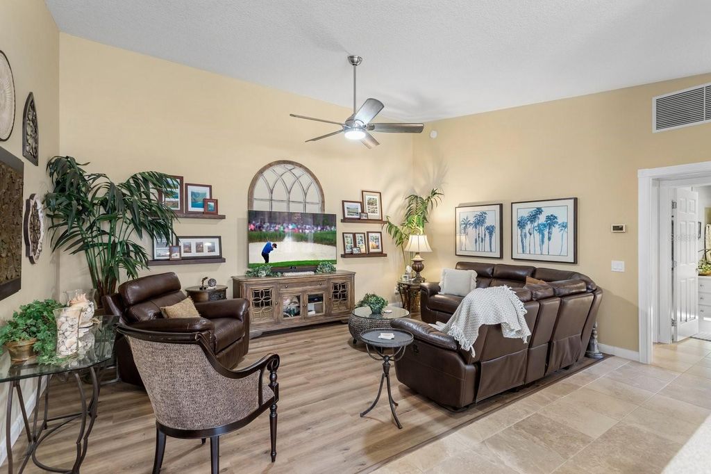 Image 10 of property listing at 11740 ASTILBE DRIVE, Orlando, FL 32827