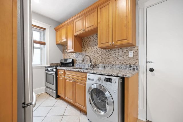 14 Melvin Ave 11, Boston, MA 02135