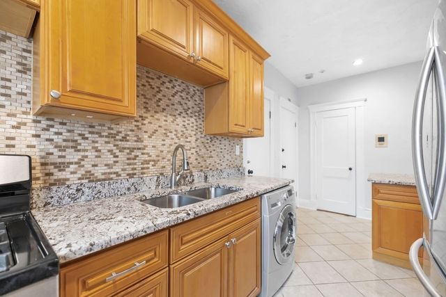 14 Melvin Ave 11, Boston, MA 02135