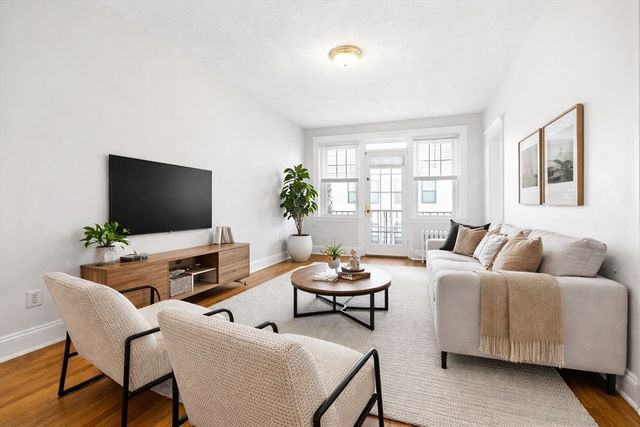 14 Melvin Ave 11, Boston, MA 02135