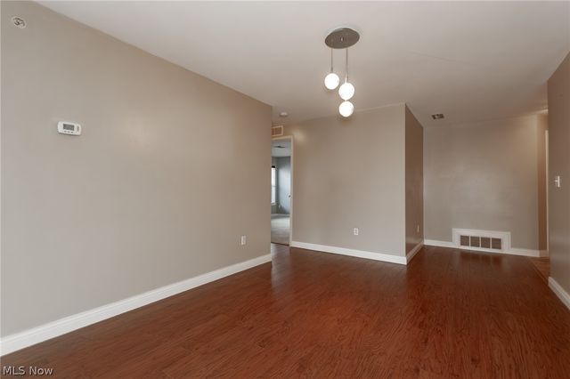 220 Fox Hollow Drive 212, Mayfield Heights, OH 44124