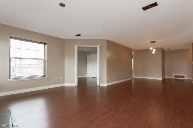 220 Fox Hollow Drive 212, Mayfield Heights, OH 44124