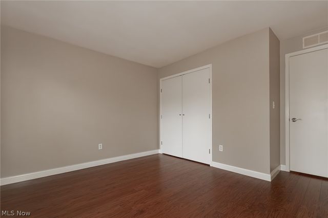 220 Fox Hollow Drive 212, Mayfield Heights, OH 44124