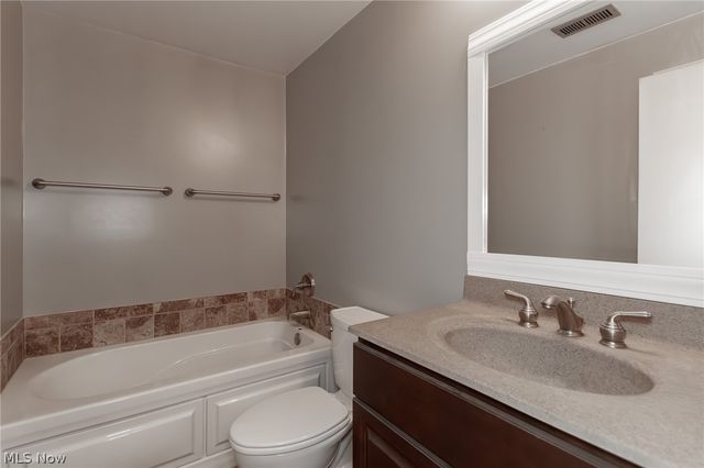 220 Fox Hollow Drive 212, Mayfield Heights, OH 44124