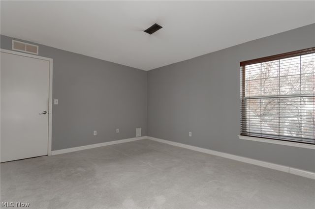 220 Fox Hollow Drive 212, Mayfield Heights, OH 44124