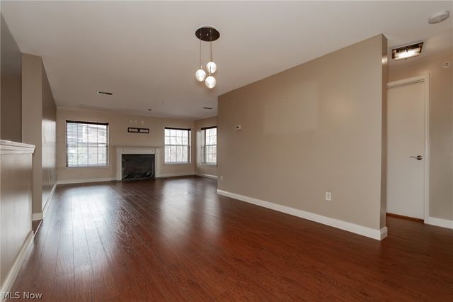 220 Fox Hollow Drive 212, Mayfield Heights, OH 44124