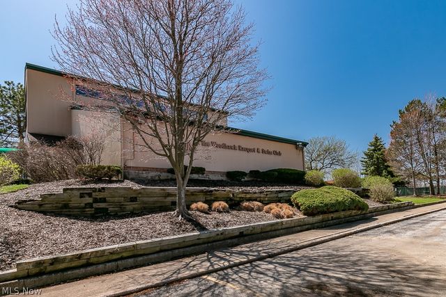 220 Fox Hollow Drive 212, Mayfield Heights, OH 44124