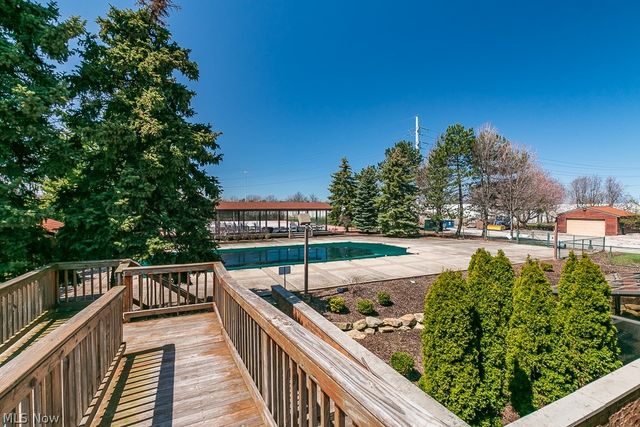 220 Fox Hollow Drive 212, Mayfield Heights, OH 44124