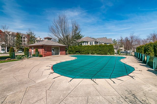 220 Fox Hollow Drive 212, Mayfield Heights, OH 44124