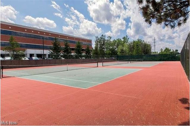 220 Fox Hollow Drive 212, Mayfield Heights, OH 44124