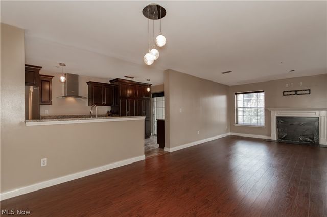 220 Fox Hollow Drive 212, Mayfield Heights, OH 44124