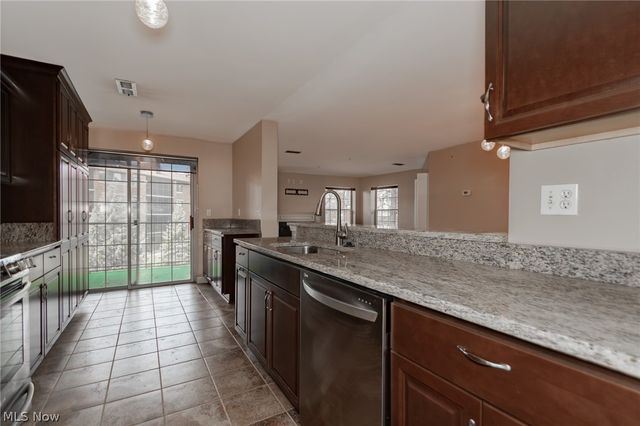 220 Fox Hollow Drive 212, Mayfield Heights, OH 44124