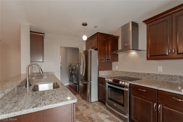 220 Fox Hollow Drive 212, Mayfield Heights, OH 44124