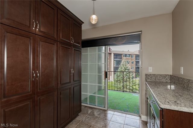 220 Fox Hollow Drive 212, Mayfield Heights, OH 44124