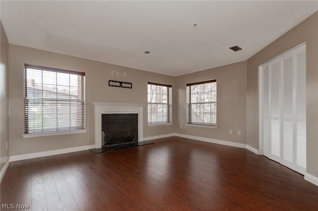 220 Fox Hollow Drive 212, Mayfield Heights, OH 44124