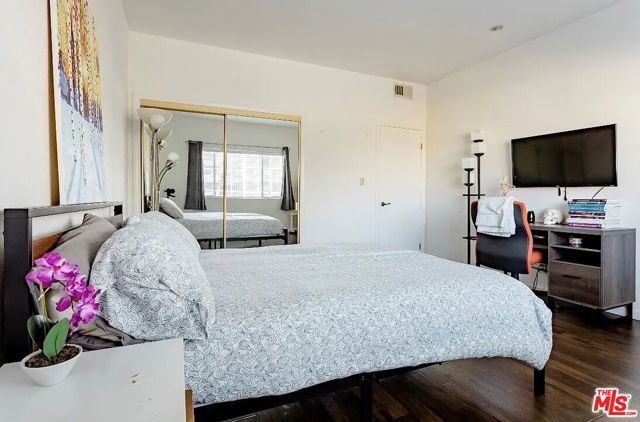 14245 Dickens Street A, Sherman Oaks, CA 91423