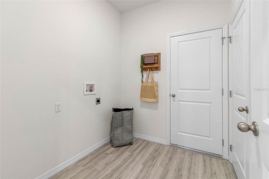 Image 36 of property listing at 3393 ARCH AVENUE, Ormond Beach, FL 32174