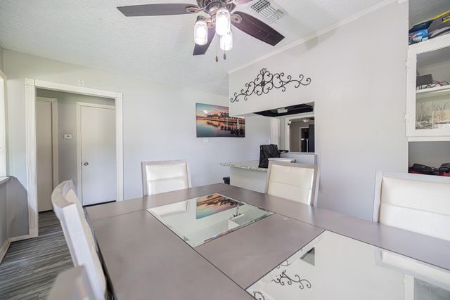 402 S Blackwell Street, Houston, TX 77571