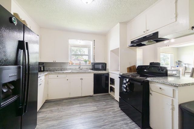 402 S Blackwell Street, Houston, TX 77571