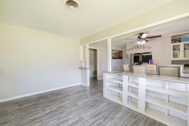 402 S Blackwell Street, Houston, TX 77571