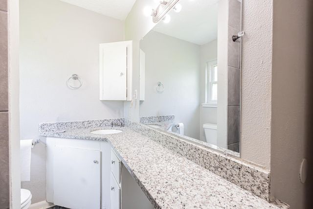 402 S Blackwell Street, Houston, TX 77571