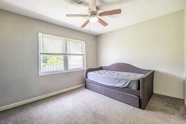 402 S Blackwell Street, Houston, TX 77571