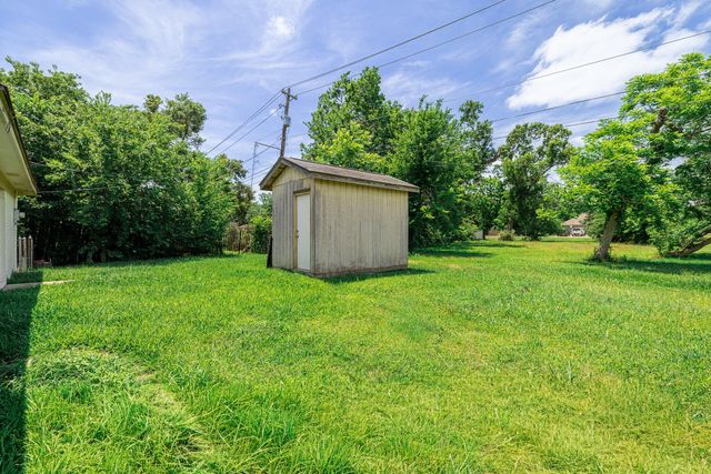 402 S Blackwell Street, Houston, TX 77571