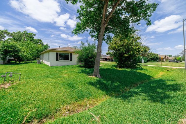 402 S Blackwell Street, Houston, TX 77571