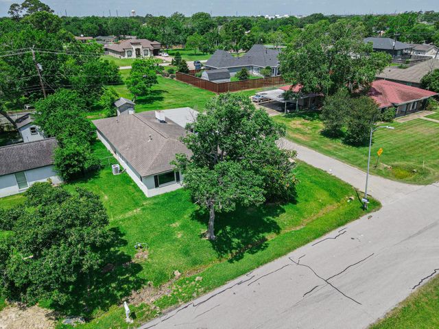 402 S Blackwell Street, Houston, TX 77571