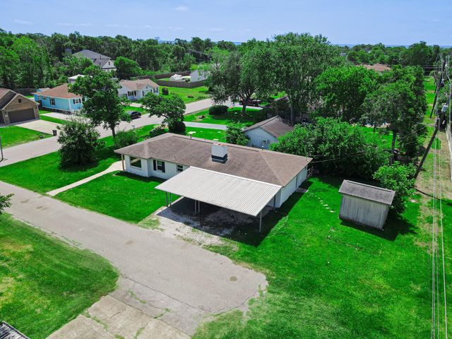 402 S Blackwell Street, Houston, TX 77571
