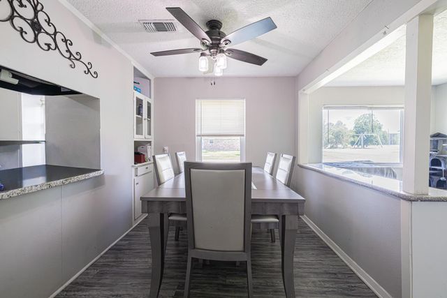 402 S Blackwell Street, Houston, TX 77571