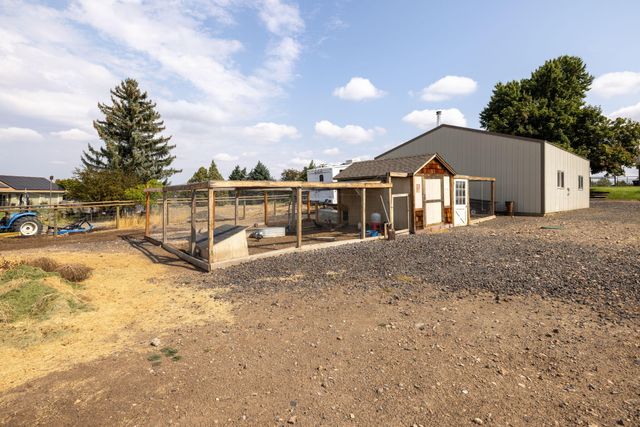 2514 S Adams Drive, Madras, OR 97741