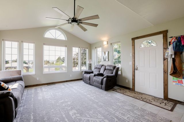 2514 S Adams Drive, Madras, OR 97741