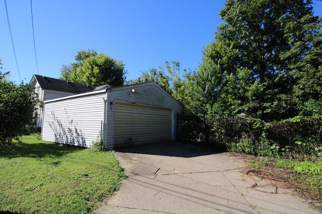 512 E High Street, Davenport, IA 52803