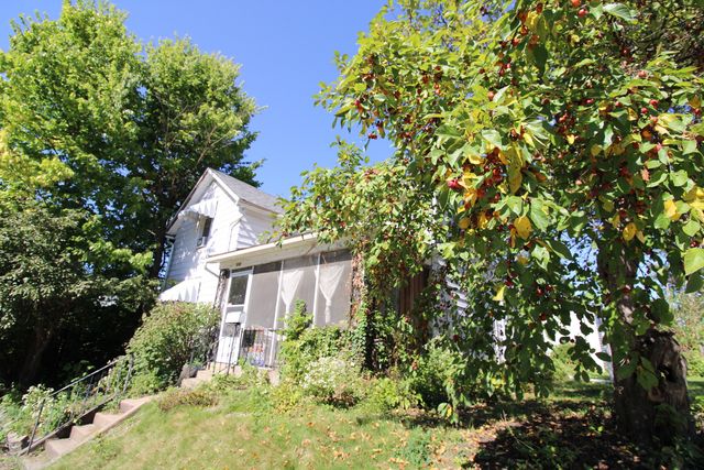 512 E High Street, Davenport, IA 52803